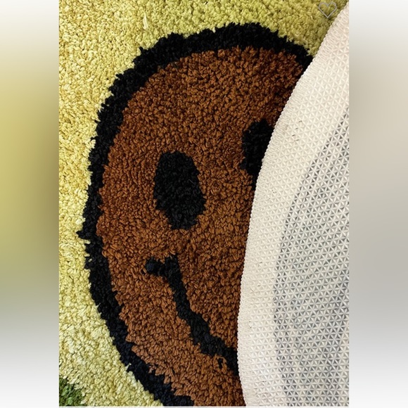 Avocado Rug - Picture 2 of 2